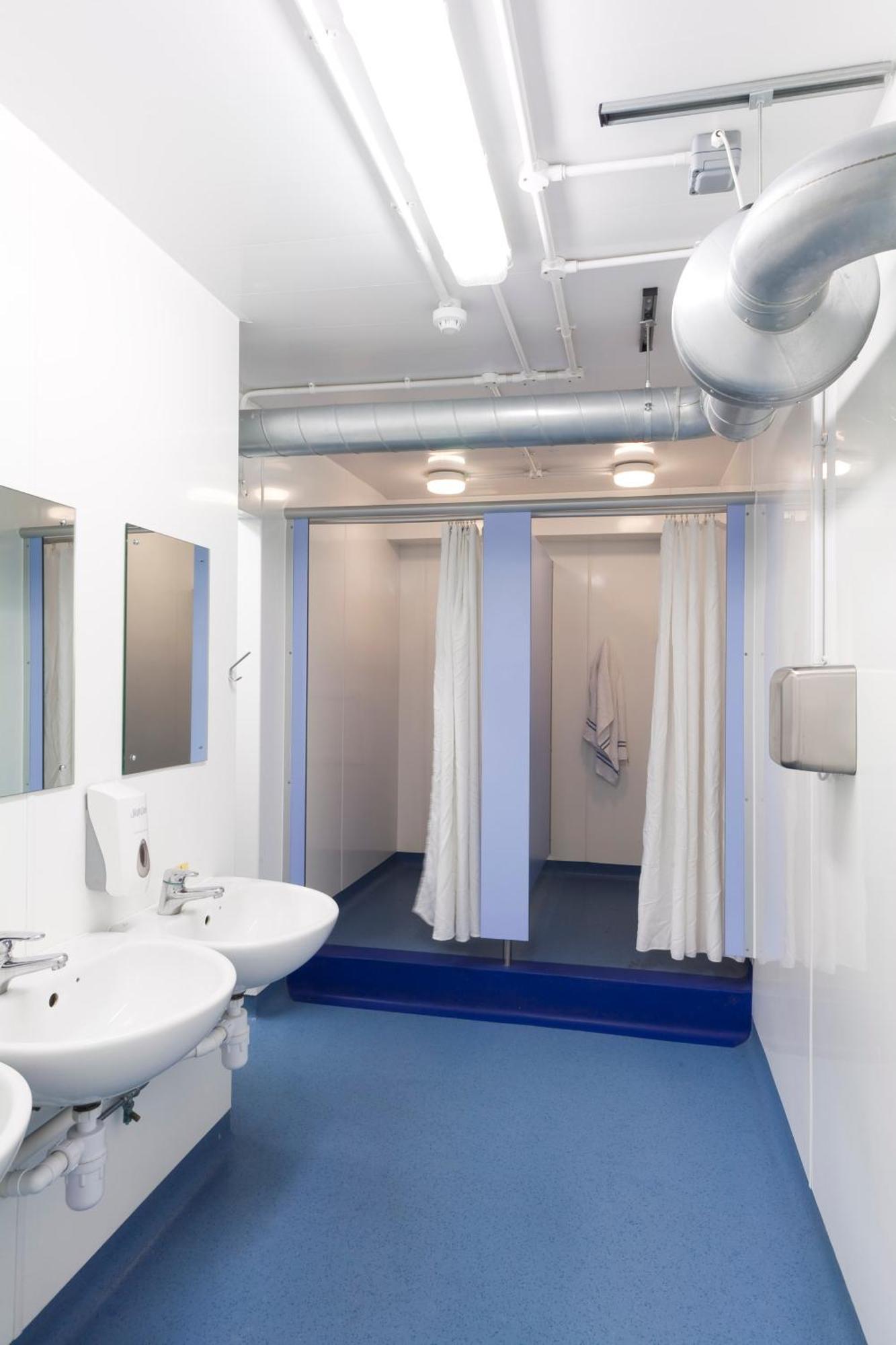 Twin Shared Bathrooms,799127496:JPEG